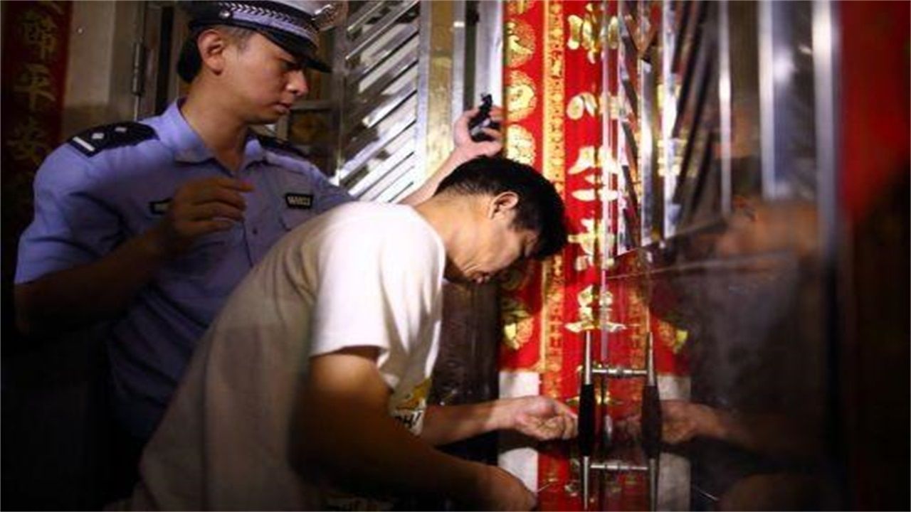 江津请开锁师傅开了锁后，师傅